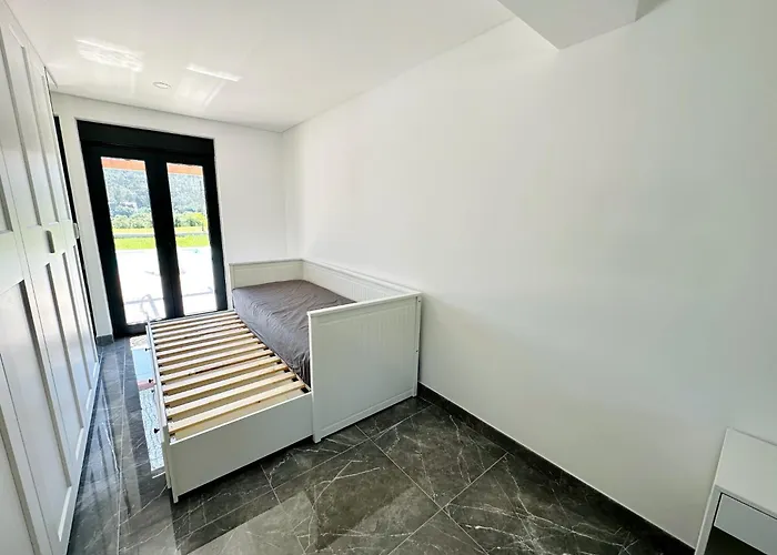 Casa Carlindo Nyaraló Ferreira (Viana do Castelo)